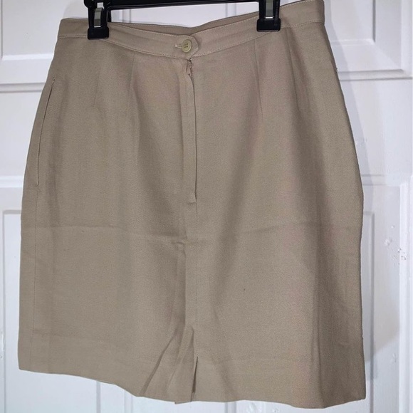 Lovely tan suit. - Picture 7 of 9